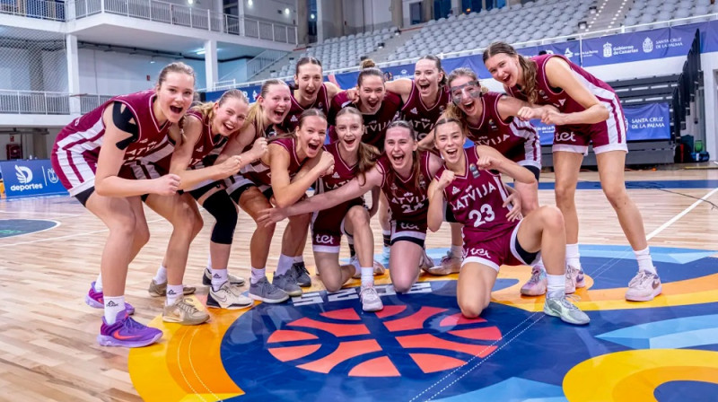 Latvijas U18 basketbolistes 2025. gada 5. jūlijā Santakrusā de la Palmā. Foto: FIBA
