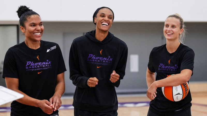 Alisa Tomasa, Devana Bonnere un Kitija Laksa 2025. gada 8. jūlijā. Foto: Phoenix Mercury