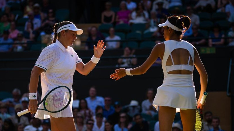 Aļona Ostapenko un Suvei Šei. Foto: Jimmie48 / WTA