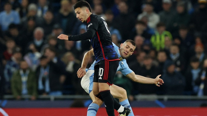Rūnijs Bardgi (priekšplānā) pret Mateo Kovačiču. Foto: Reuters/Scanpix