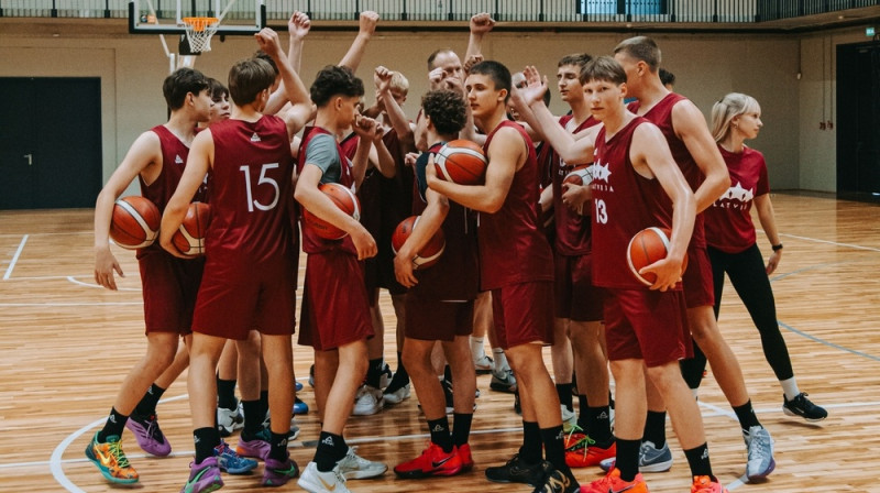 Latvijas U15 basketbolisti. Foto: LBS