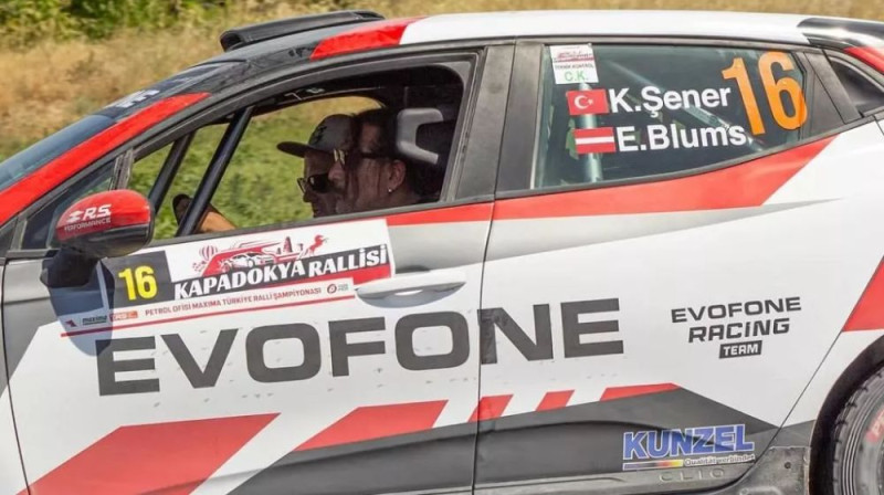 Senera/Blūma ekipāža. Foto: Instagram.com/kapadokyaralli