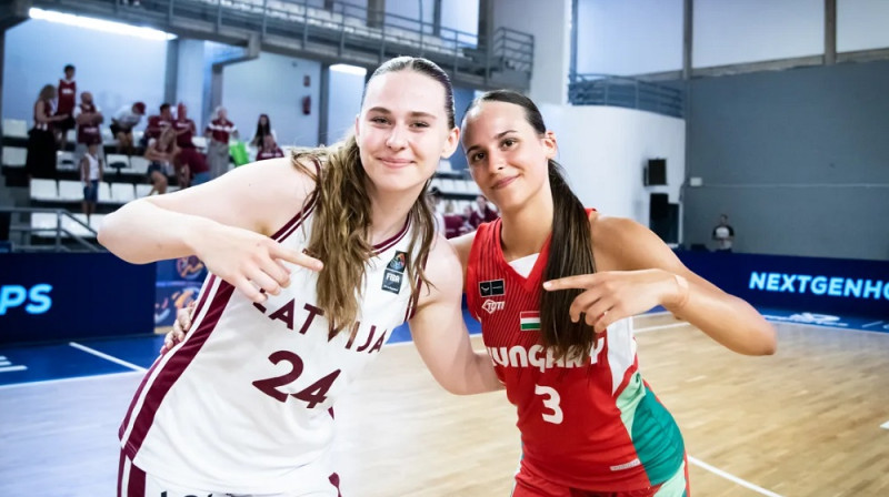 Anna Liepiņa (Latvija) un Leila Drahoša (Ungārija) 2025. gada 13. jūlijā. Foto: FIBA