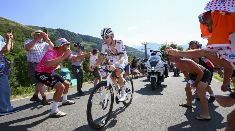 Tadejs Pogačars kalnu posmā "Tour de France". Foto: Vincent Kalut/Imago Images/Scanpix