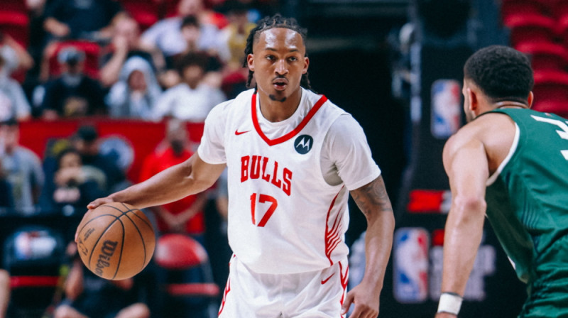 Džamirs Jangs "Bulls" labā sameta 40 punktus. Foto: Chicago Bulls