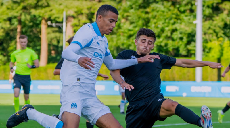 Meisons Grīnvuds spēlē pret Šarleruā "Olympic". Foto: Olympique de Marseille