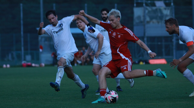 Lāgri "Harju" futbolists Anders-Joseps Kose uzbrukumā Igaunijas kausa spēlē (26:0) pret Tallinas "TransferWise". Foto: Harju JK Laagri