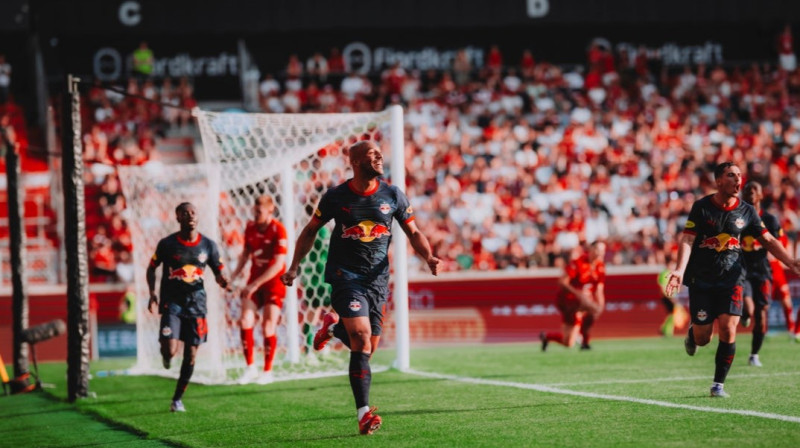 Zalcburgas "Red Bull" uzbrucējs Karims Onisivio pēc vārtu guvuma Bergenā. Foto: FC Red Bull Salzburg