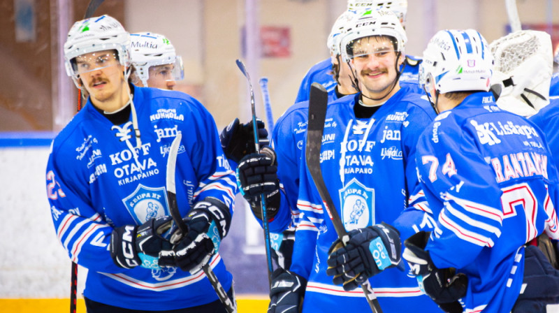 Jonass Parvjainens (#29) pa kreisi. Foto: Tomi Autio