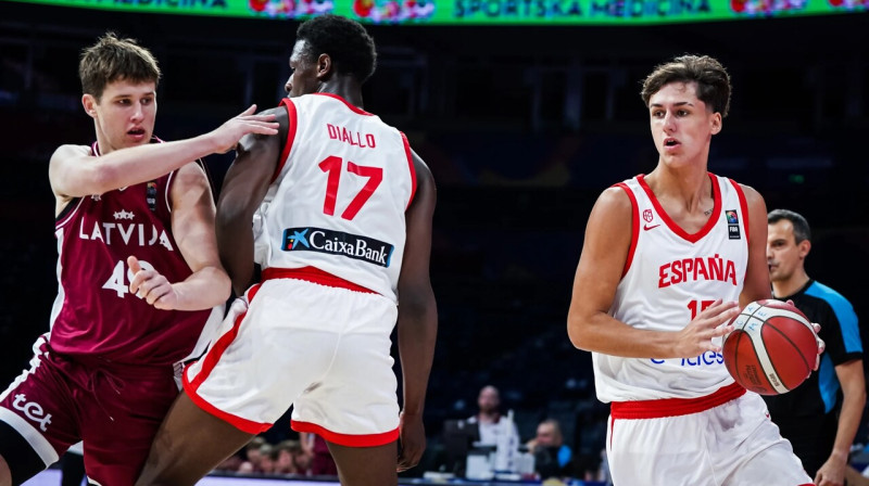 Mirklis no Latvijas un Spānijas U18 valstsvienību spēles Belgradā. Foto: FIBA