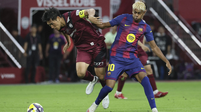 Lamins Jamals spēlē pret Kobes "Vissel". Foto: AFP/Scanpix