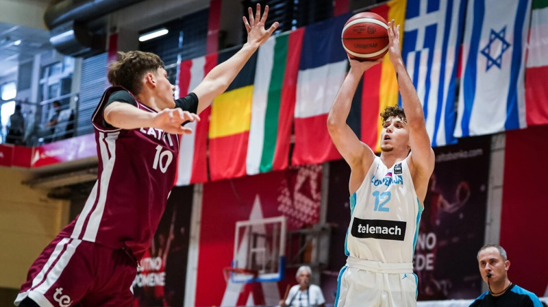 Slovēnijas U18 valstsvienības basketbolists Marks Morano Mahmutovičs latviešu grozos šodien iemeta 31 punktu. Foto: FIBA