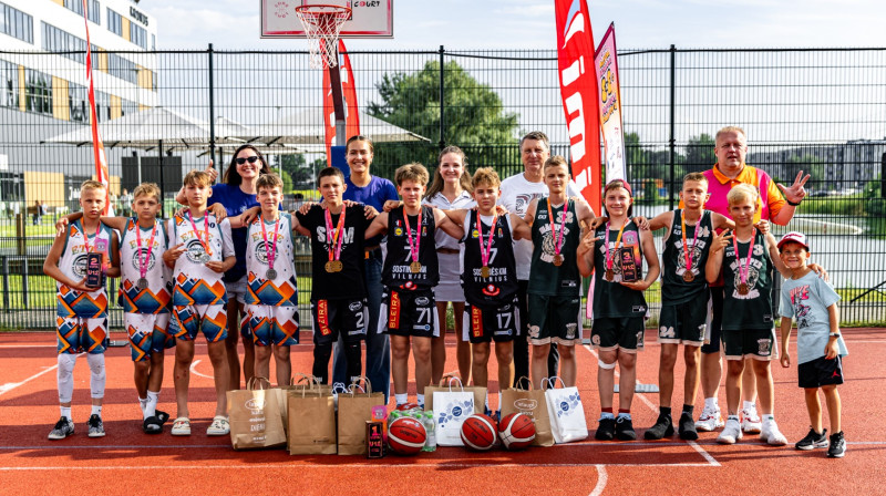 U12 zēnu grupas laureāti. Publicitātes foto