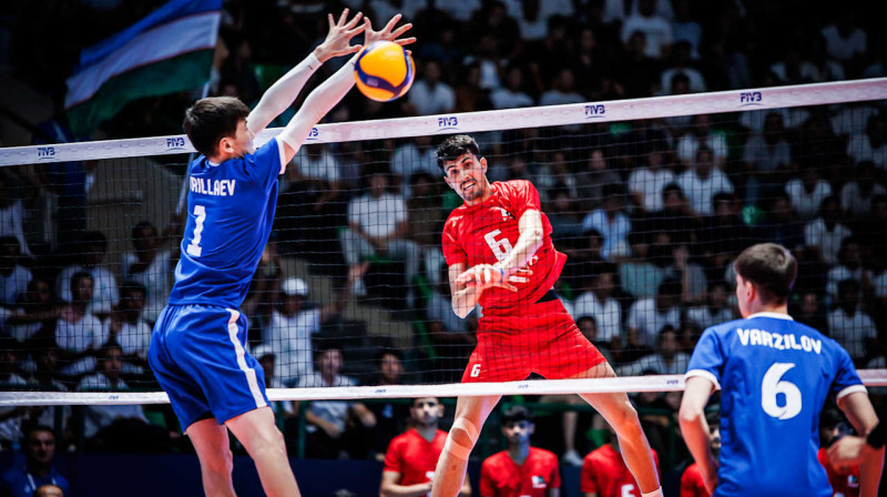 Mirklis no mājinieces Uzbekistānas un Pakistānas U19 valstsvienību spēles pasaules meistarsacīkšu finālturnīrā Taškentā. Foto: FIVB