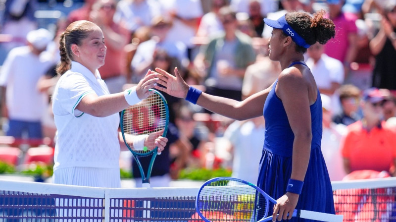 Aļona Ostapenko un Naomi Osaka. Foto: Tennis Canada
