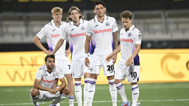 Beļģijas "Anderlecht" futbolisti 11 metru sitienu sērijas laikā Gēteborgā. Foto: Nico Vereecken/Zumapress.com/Scanpix