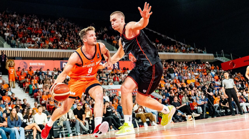 Mirklis no Nīderlandes un Austrijas valstsvienību spēles Hāgā. Foto: FIBA
