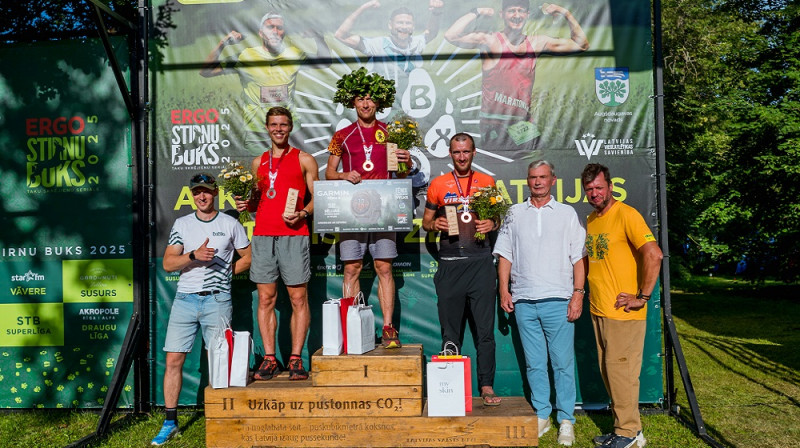 "GARMIN FĒNIX Vilks" un LČ godalgoto vietu ieguvēju sveikšana. Foto: J.Zilvers.