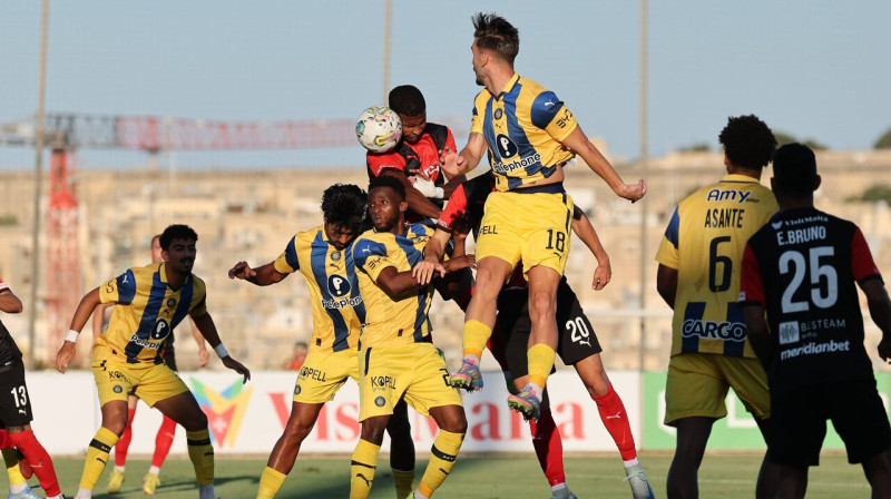 Mirklis no Maltas "Ħamrun Spartans" un Telavivas "Maccabi" cīņas. Foto: Domenic Aquilina/Imago Images/Scanpix
