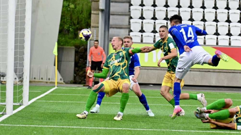 Mirklis pirms Fēru Salu "KÍ Klaksvík" vārtu guvuma spēlē pret Hrodnas "Nyoman". Foto: Klaksvíkar Ítróttarfelag