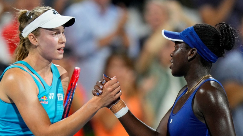 Jeļena Ribakina un Viktorija Mboko. Foto: Tennis Canada