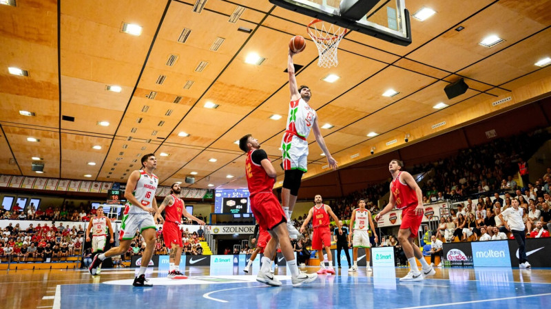 Mirklis no Ungārijas un Ziemeļmaķedonijas valstsvienību spēles Solnokā. Foto: FIBA