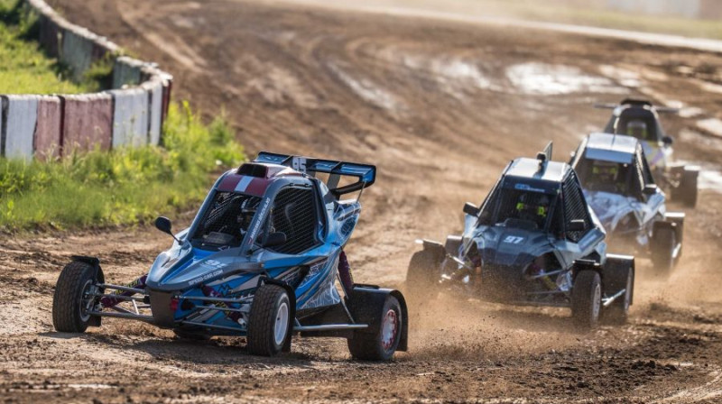 Marians Bērzkalns (priekšplānā). Foto: rallycross.lv