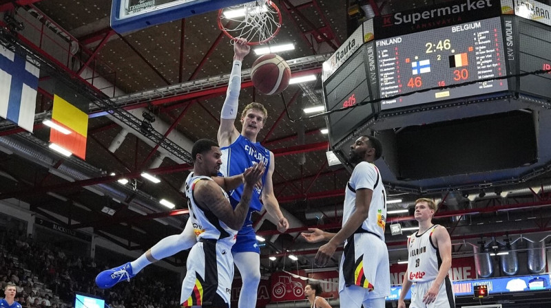 Lauri Markanens pārbaudes spēlē pret Beļģiju Jiveskilē. Foto: Susijengi