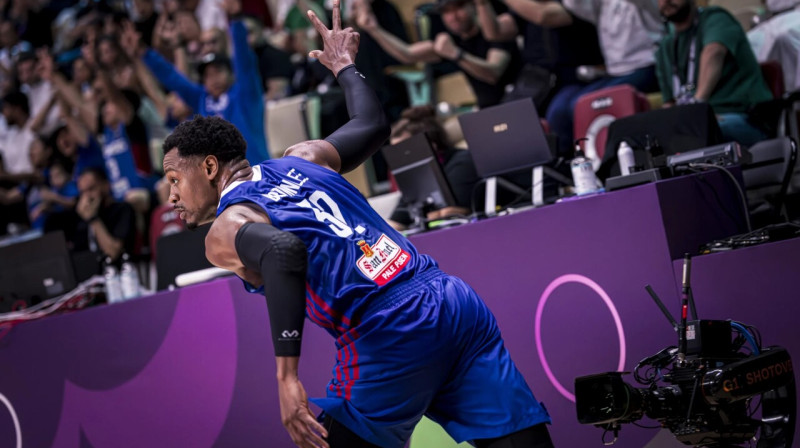 Filipīnu valstsvienības vilcējspēks Džastins Braunlī Āzijas kausa izslēgšanas kārtā Džidā. Foto: FIBA
