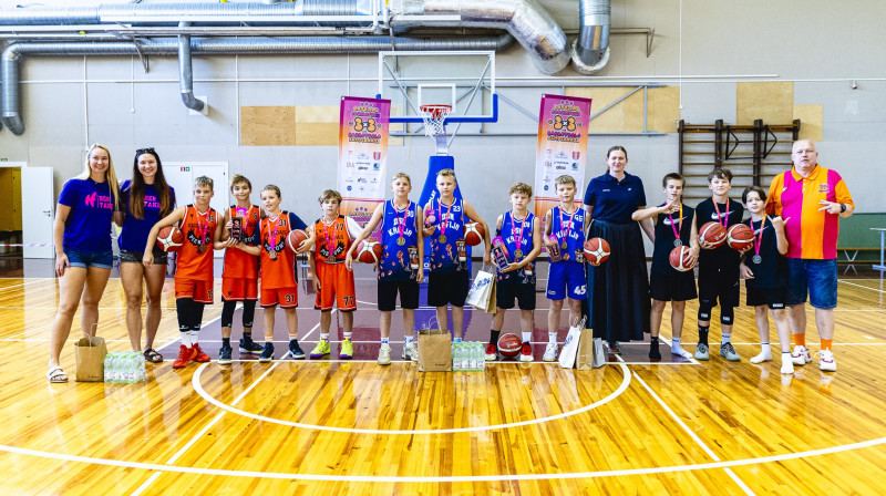 Latvijas Jaunatnes 3x3 basketbola čempionāta U11 grupas labākās komandas. Publicitātes foto