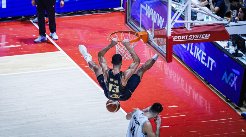 Simone Fontekio Itālijas spēlē pret Argentīnu. Foto: Federazione Italiana Pallacanestro
