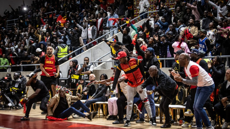 Angoliešu līdzjutēji. Foto: FIBA