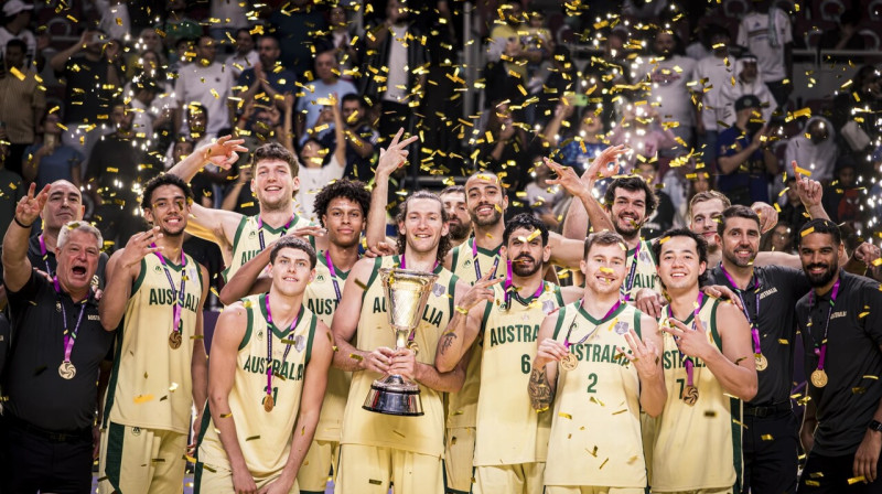 Austrālijas valstsvienība pēc triumfa 2025. gada Āzijas kausā Saūda Arābijā. Foto: FIBA