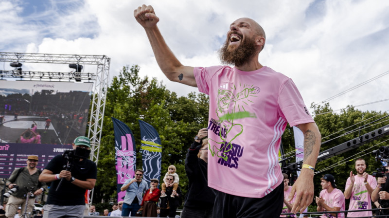 Trīs punktu metienu konkursa uzvarētājs Kārlis Apsītis. Foto: Krastu mačs/Renars Koris