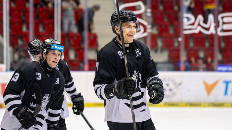 Roberts Mamčics pēc vārtu guvuma. Foto: HC Energie Karlovy Vary