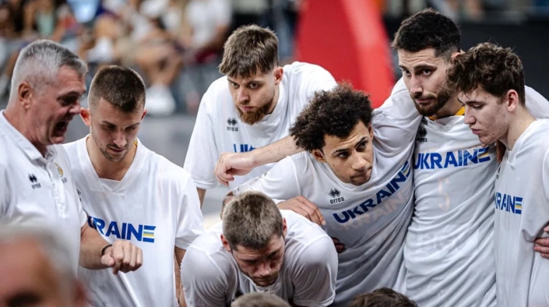 Ainars Bagatskis un Ukrainas izlase. Foto: FIBA