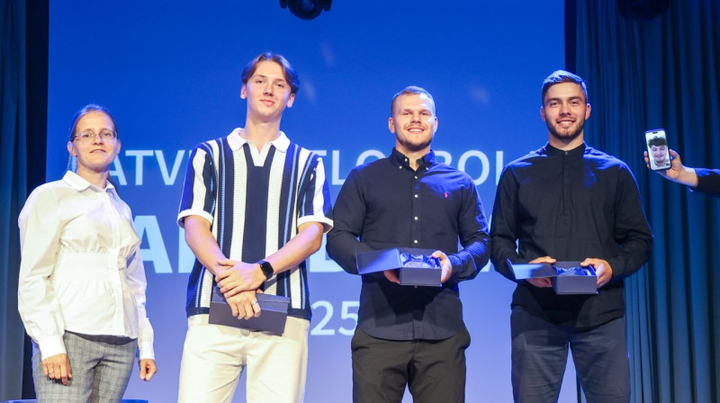 ELVI florbola līgas vīriešiem simboliskā izlase. Foto: Ritvars Raits, floorball.lv