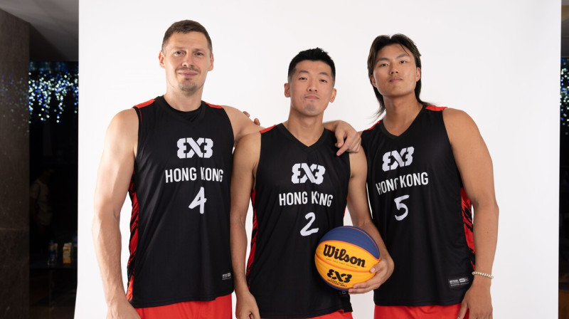 Agnis Čavars ar komandas biedriem. Foto: FIBA