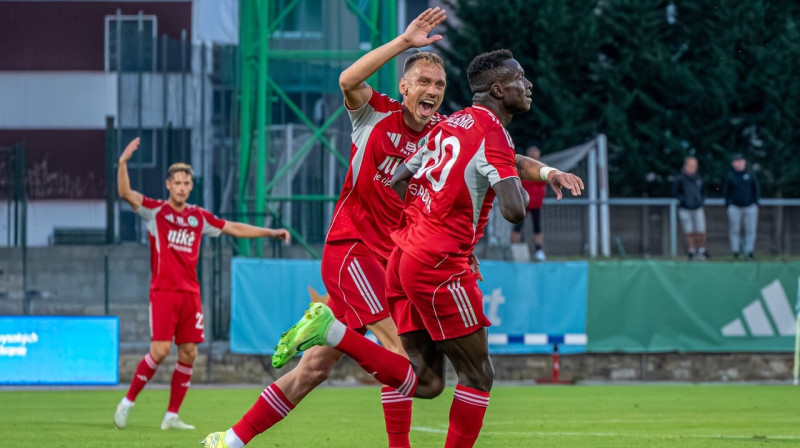 Prešovas "Tatran" futbolists Landings Saņā pēc vārtu guvuma Skalicā. Foto: FC Tatran Prešov