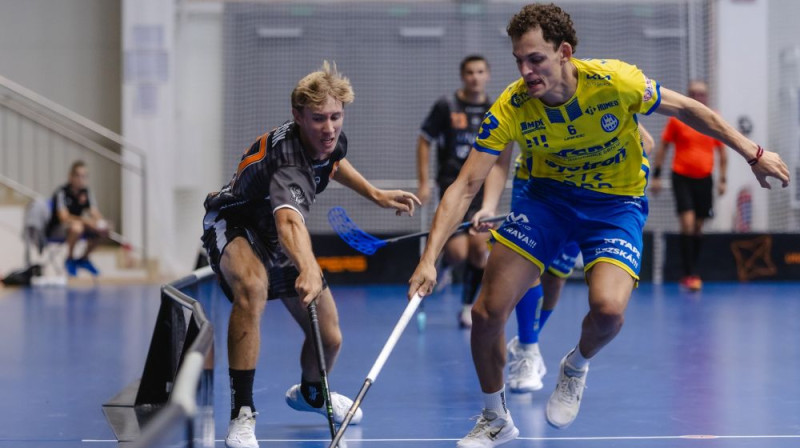 Rūdolfs Vilmanis (no labās) savas jaunās komandas rindās, foto: FBC Grasshoppers Zilina