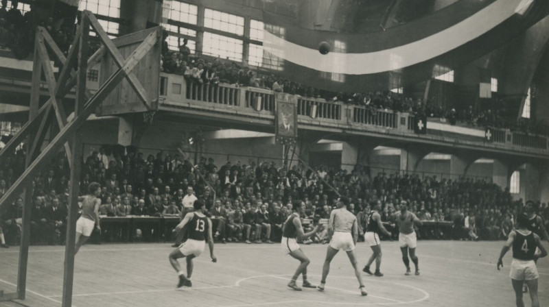 Mirklis no 1935. gada Eiropas meistarsacīkstēm Ženēvā. Foto: FIBA
