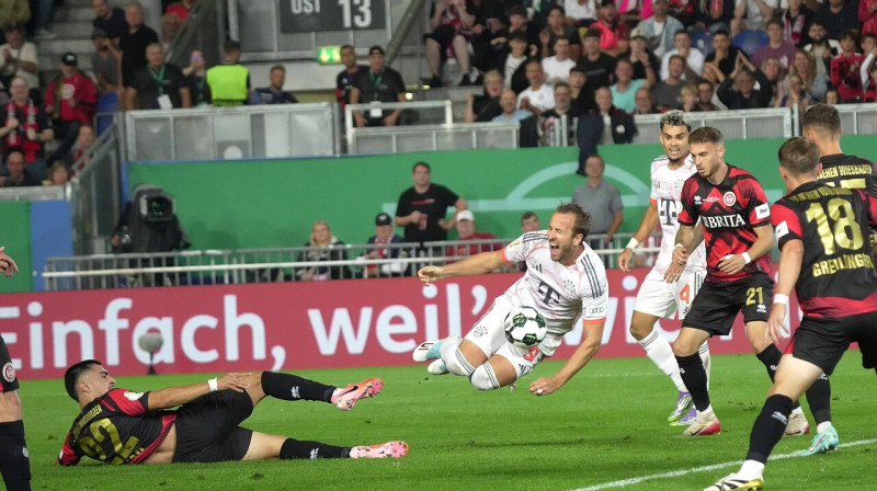 Mirklis no Vīsbādenes "Wehen" un Minhenes "Bayern" cīņas Vācijas kausā. Foto: Hasan Bratić/SIPA/Scanpix