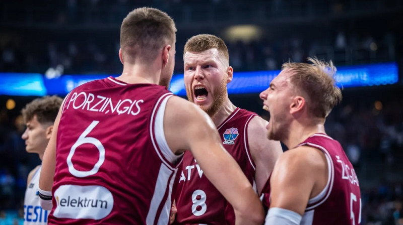 Kristaps Porziņģis, Dāvis Bertāns un Artūrs Žagars 2025. gada 29. augustā. Foto: FIBA