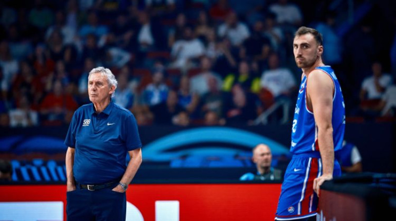 Svetislavs Pešičs un Nikola Milutinovs. Foto: FIBA