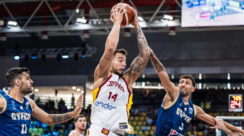 Spānis Villijs Ernangomess spēlē pret Kipras valstsvienību. Foto: FIBA