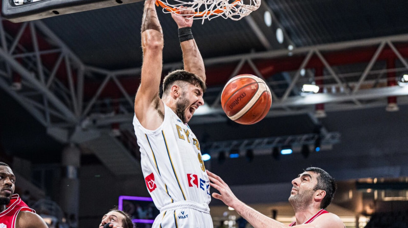 Kiprietis Enejs Jungs spēlē pret Gruzijas valstsvienību. Foto: FIBA