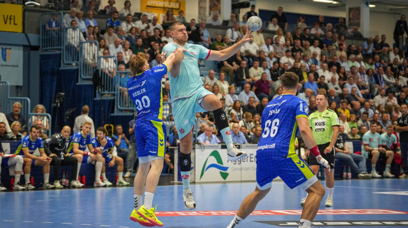 Dainis Krištopāns piespēlē Gummersbahā. Foto: Henrichs/Imago Images/Scanpix