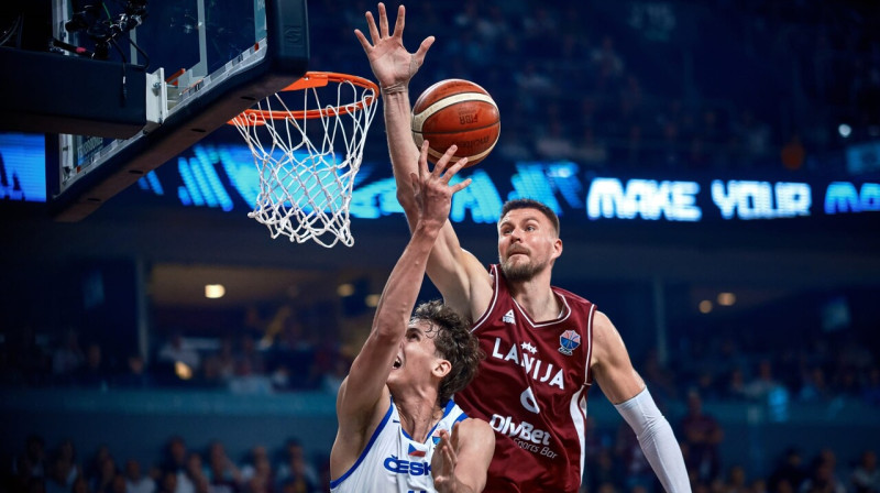Kristaps Porziņģis blokā. Foto: FIBA