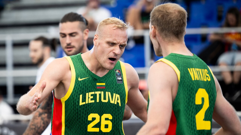 Lietuvas 3x3 basketbolisti Ēvalds Džiaugis un Igns Vaitkus. Foto: FIBA