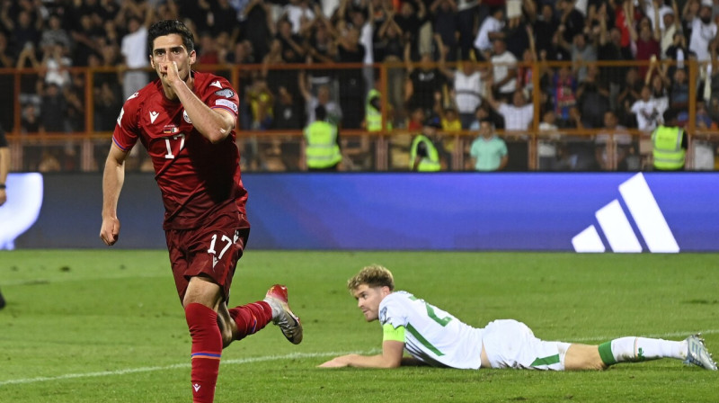 Armēnijas valstsvienības futbolists Grānts-Leons Ranoss pēc vārtu guvuma cīņā pret Īrijas izlasi. Foto: Hakob Berberyan/AP/Scanpix